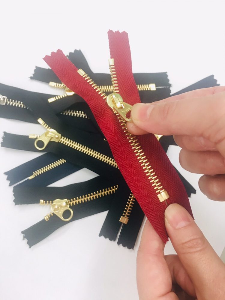 金属ファスナー